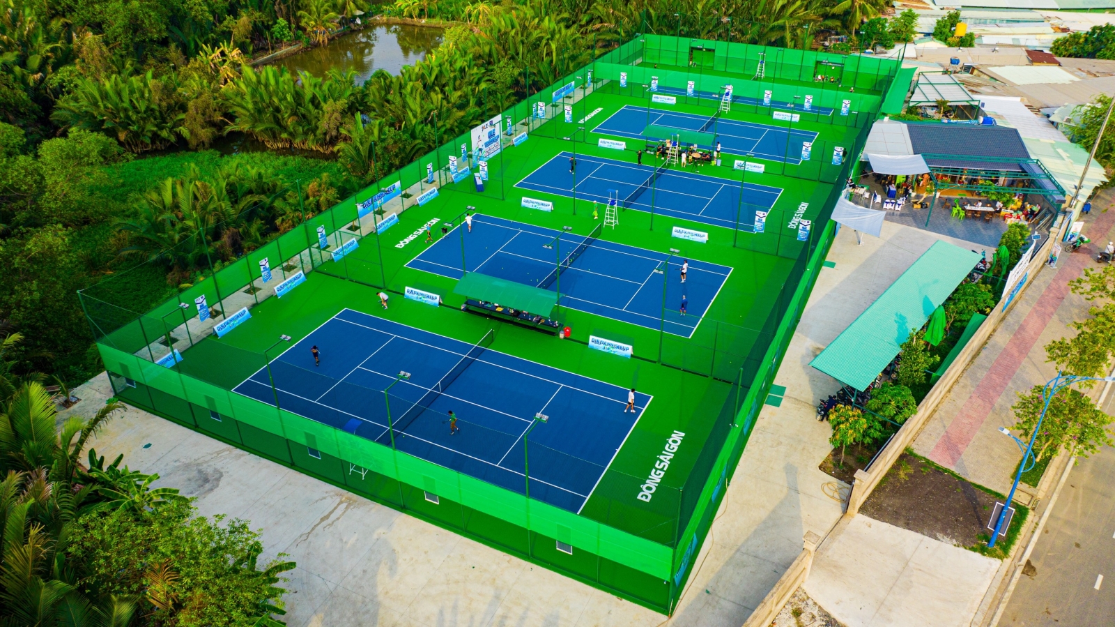 Sân Tennis Tiêu Chuẩn